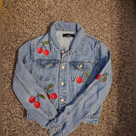 Forever 21 Jackets & Blazers - Very Cherry Forever 21 denim jacket